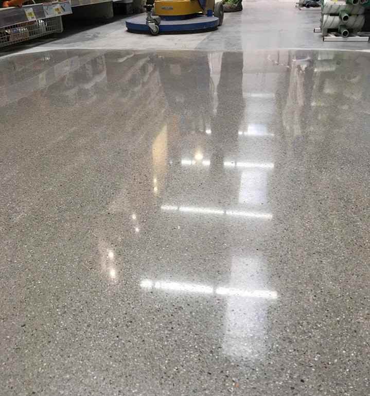 pavimento in cemento lucido
